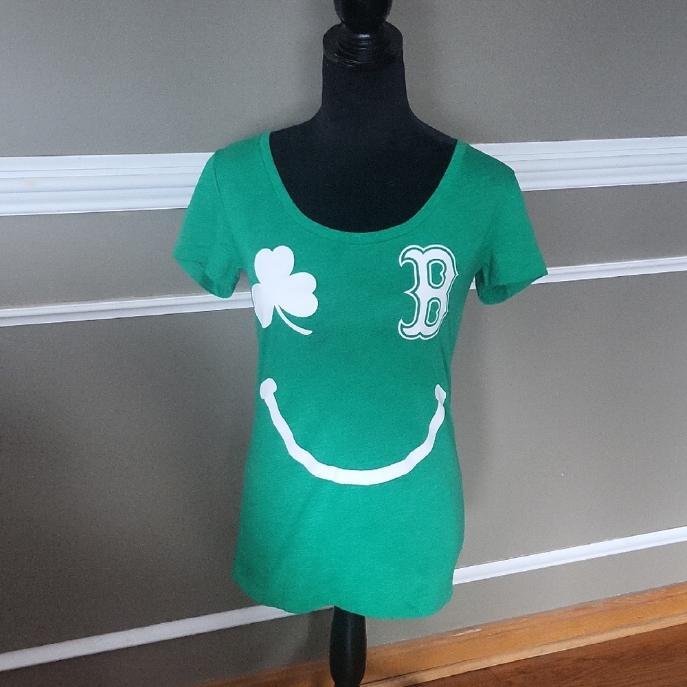 PINK Victoria's Secret Boston Red Sox Green Tee Size Medium